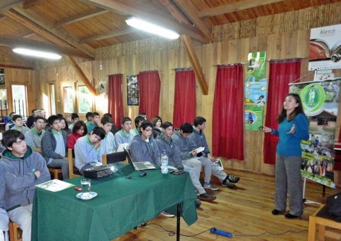 Estudiantes del Liceo Lipingüe se capacitan en Buenas Prácticas Agrícolas en uso de fitosanitarios 
