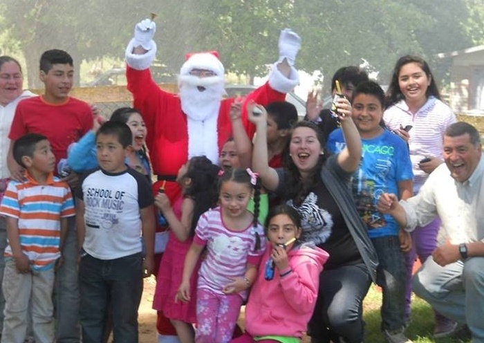 Bomberos de Folilco llevan la alegría de la navidad a escuela Mi Tierra