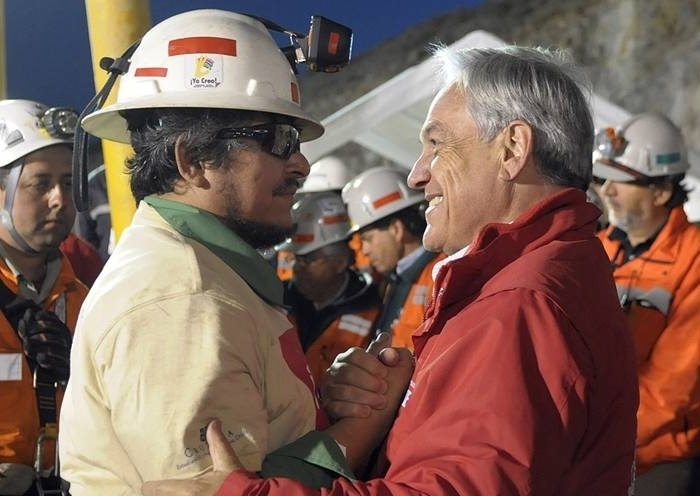 Minero Laguino de los 33 de Atacama relata su vida después del rescate