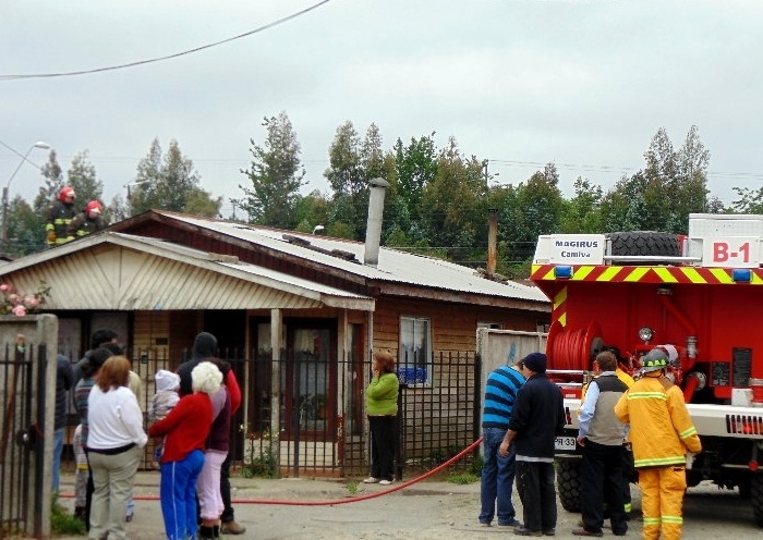 Incendio afectó casa en Villa los Aromos de la comuna de Los Lagos