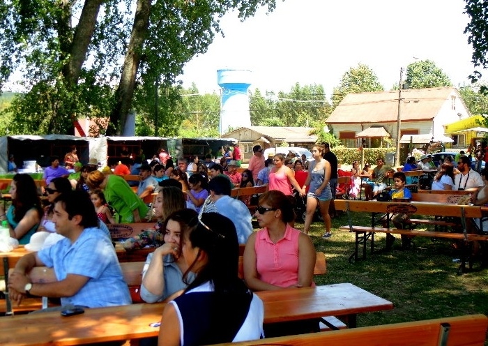 Feria Costumbrista de Antilhue invita a laguinos y visitantes a degustar gastronomía típica
