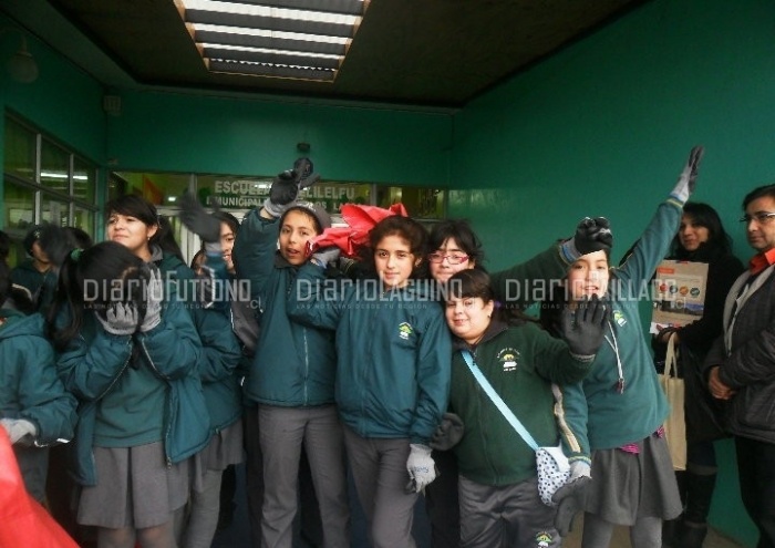 Niños contribuyeron a la limpieza y protección del Humedal Collilelfu