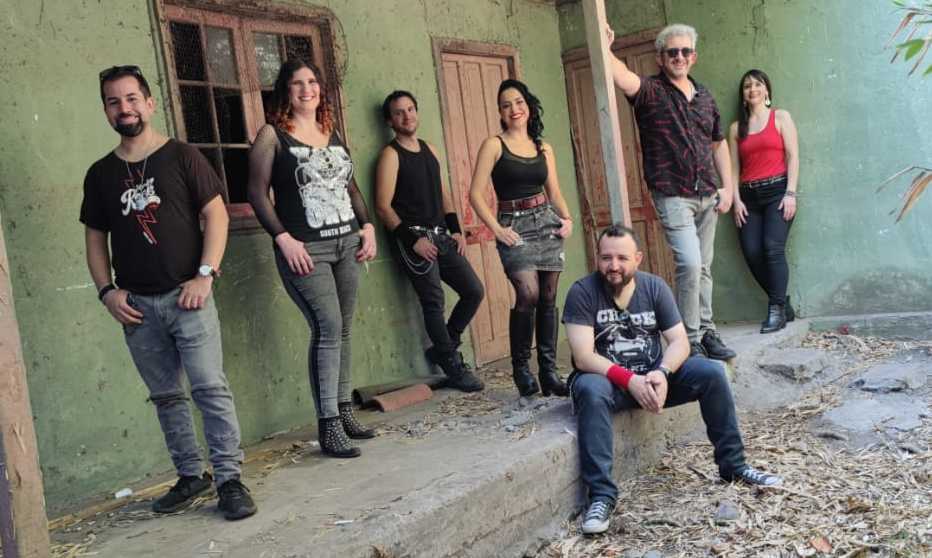 Servicentro: La banda de rock-pop católica cobra fama en los escenarios chilenos
