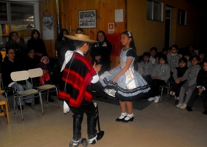 Riñihue vibró con intervención folclórica