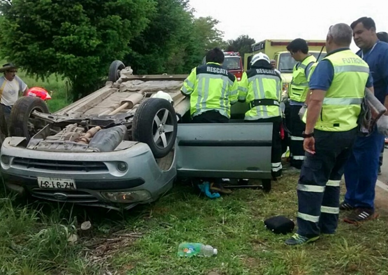 Funcionario de Carabineros resultó herido tras volcar en la ruta entre Reumén y Futrono