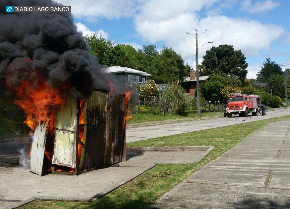 Con espectacular demostración, Bomberos de Los Ríos celebraron Día de la Tradición en Lago Ranco