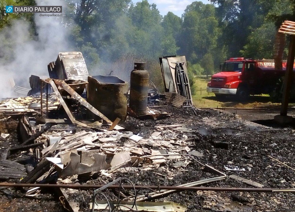 Incendio consumió por completo casa patronal en sector El Salto - Chorrillos