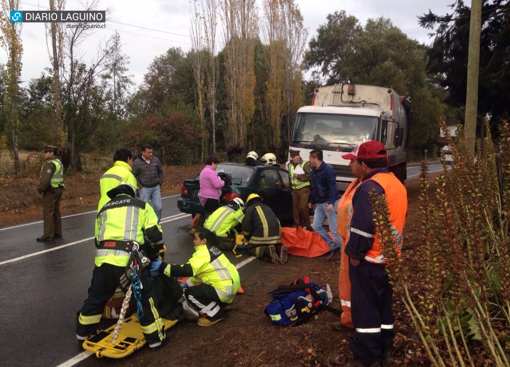 Laguina resultó herida tras choque de auto con camión recolector de basura