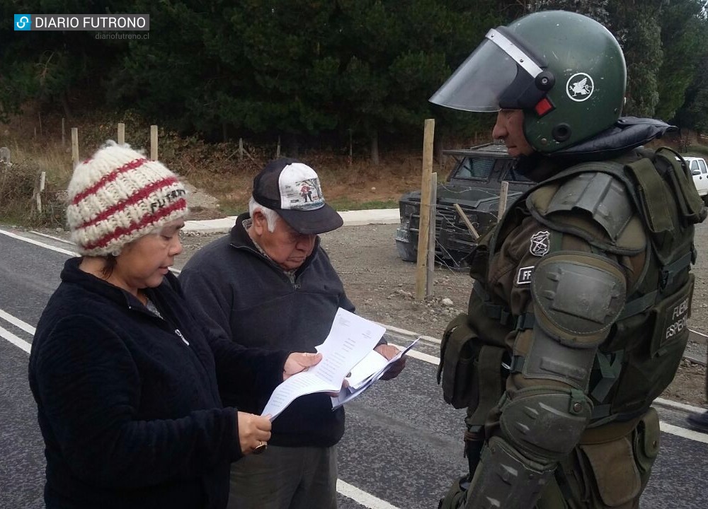 Tenso desalojo se produjo en sector Las Quemas de Futrono