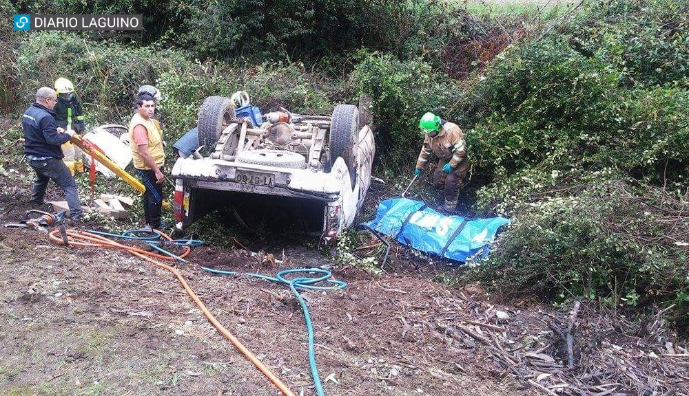 Una mujer fallecida deja volcamiento de vehículo en Los Lagos