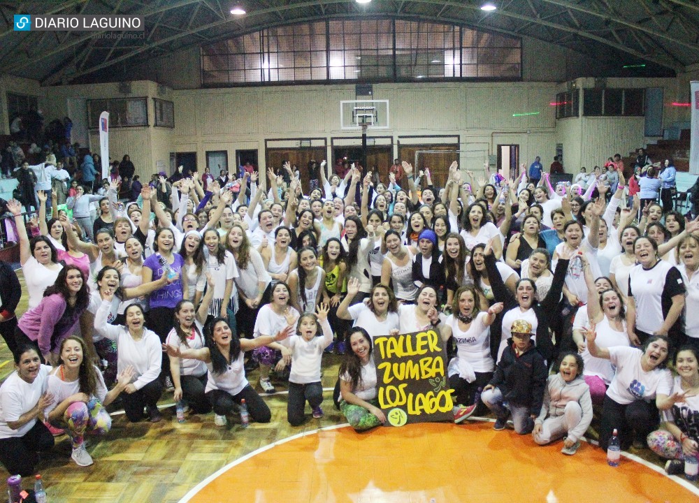 Fiesta Zumba reunió a 250 personas en torno a la actividad física