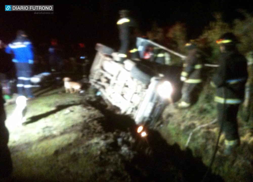 Una persona resultó lesionada tras volcar su vehículo en Nontuelá