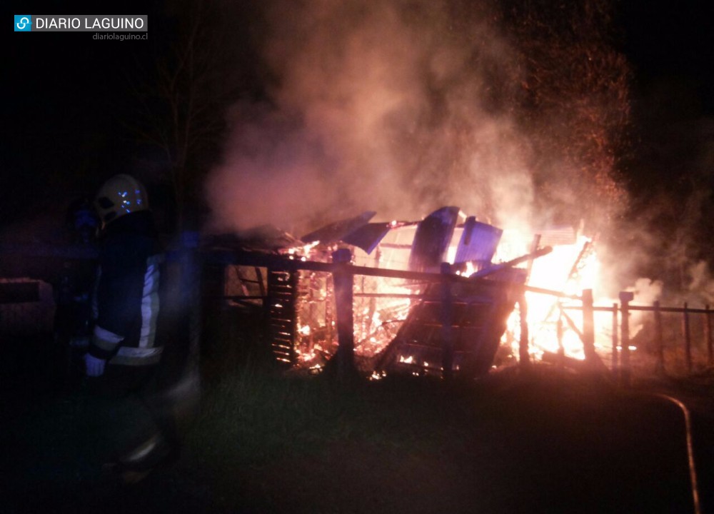 Incendio consume por completo vivienda en El Trébol