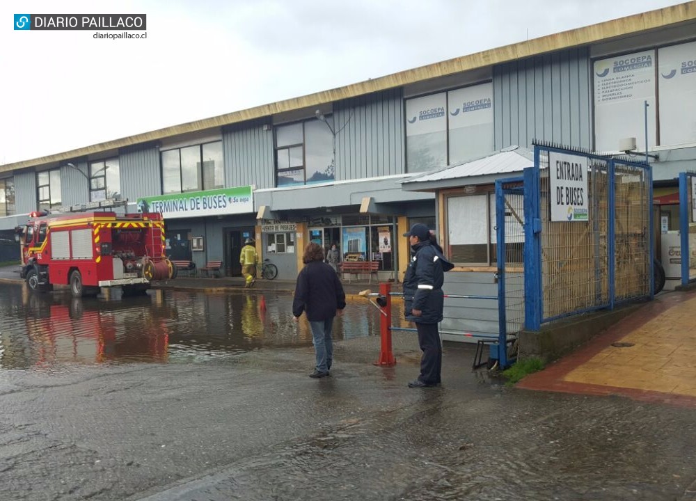  Bomberos trabajan en inundación de terminal de buses Socoepa