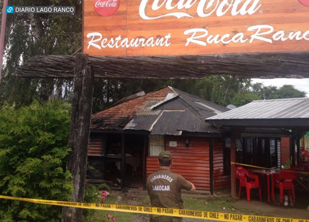 Incendio afectó a conocido restaurant de Lago Ranco