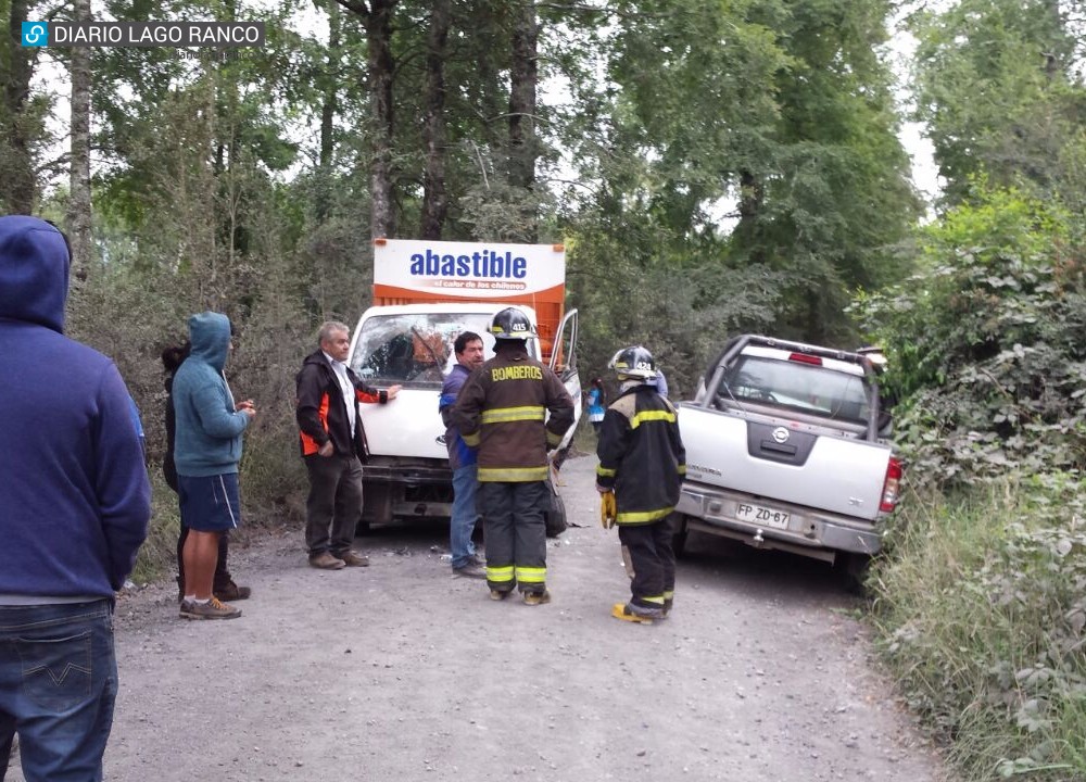 Ex concejal de Futrono y empresario de transportes colisionaron en sector rural de Lago Ranco