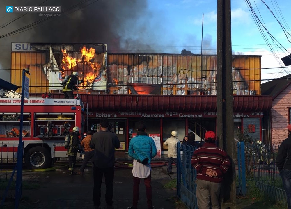 Pérdidas totales dejó incendio en supermercado Full Ahorro de Paillaco