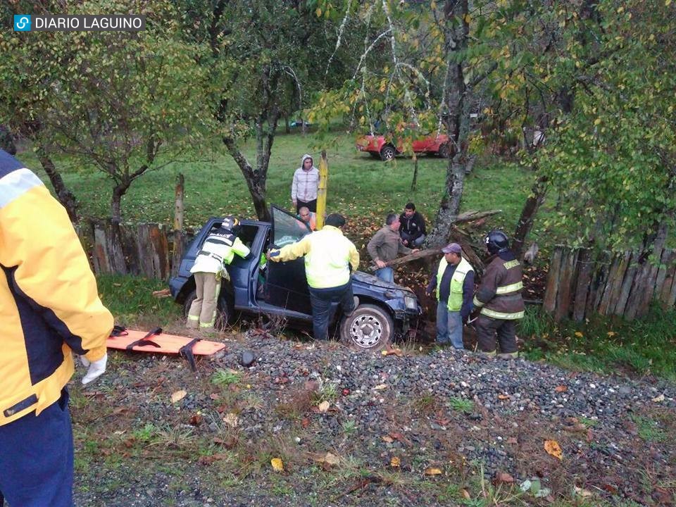 Una persona lesionada deja volcamiento en ruta que une Los Lagos y Antilhue