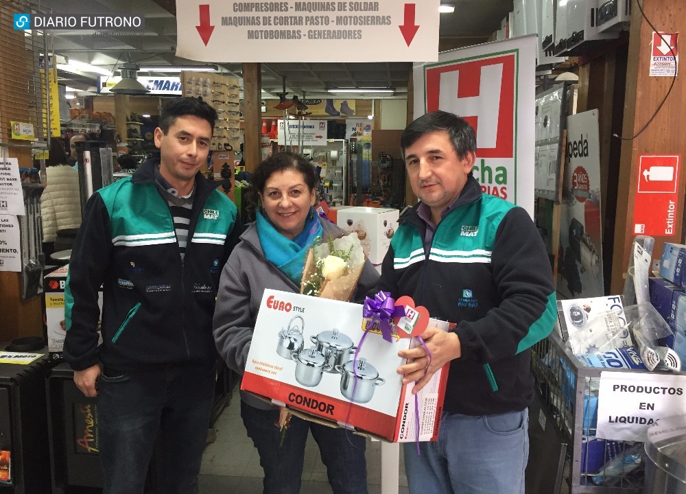 Ferreterías Harcha premió a sus clientes en el Día de la Madre