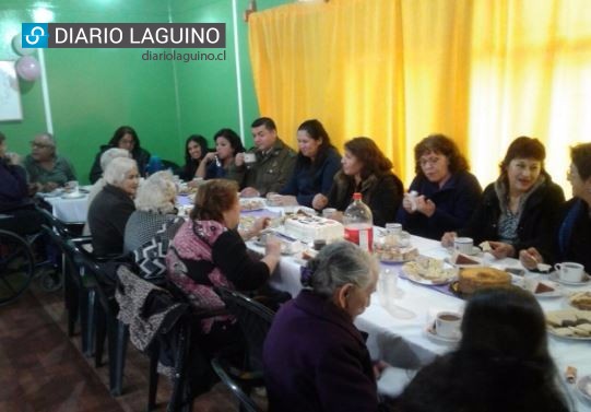Carabineros celebró el día de las madres con vecinas de sector Alderete