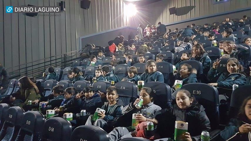 Escuela Nueva Collilelfu celebró Día del Alumno con una mañana de cine en Valdivia