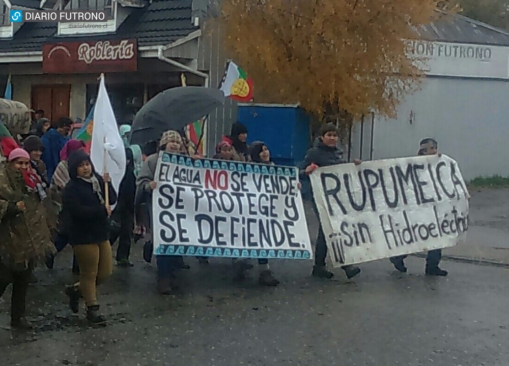 En Futrono comunidades mapuche y vecinos marcharon por la defensa del agua