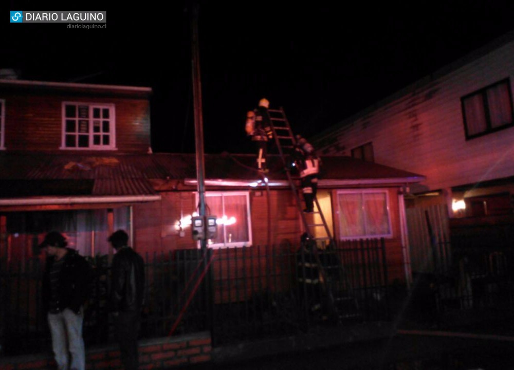 Incendio destruye segundo piso de vivienda en Los Lagos