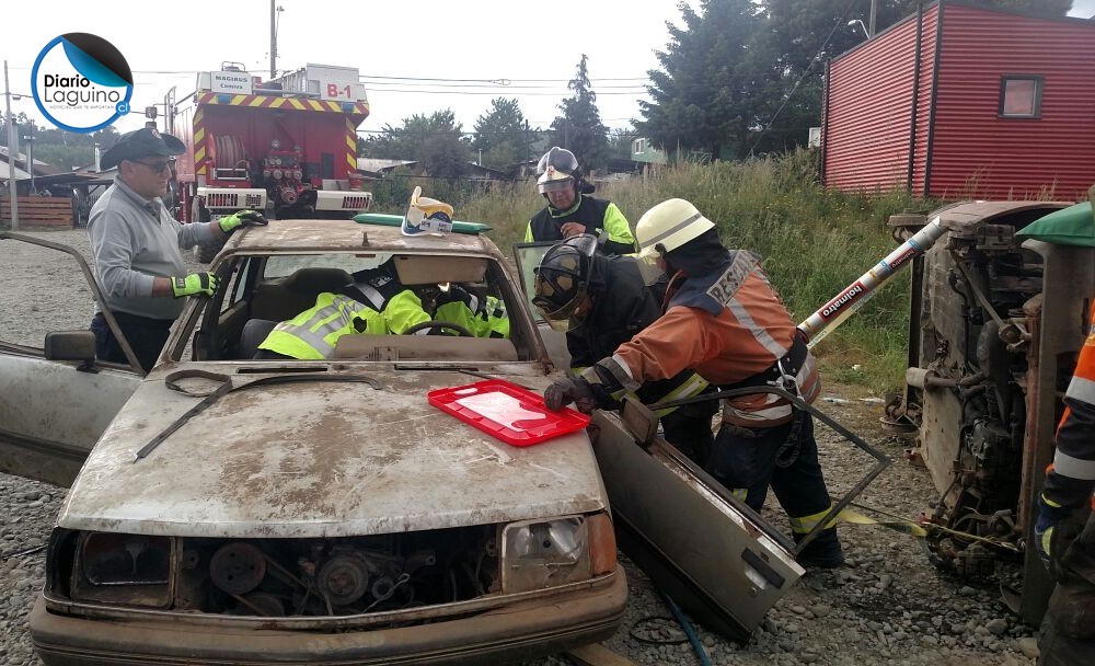 Bomberos de Los Lagos se capacitaron en Rescate Vehicular