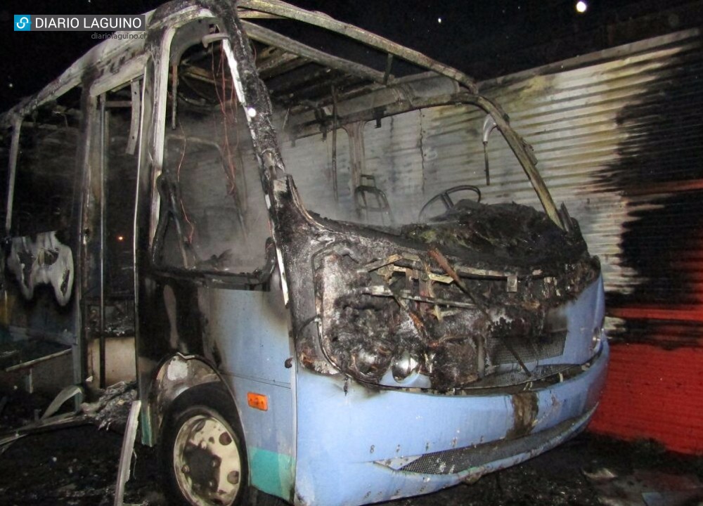 Bus Tur Lup se incendió a un costado del Centro de Exposición Rural en Los Lagos