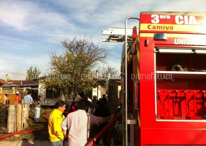 Incendio destruyó una casa habitación en Los Lagos