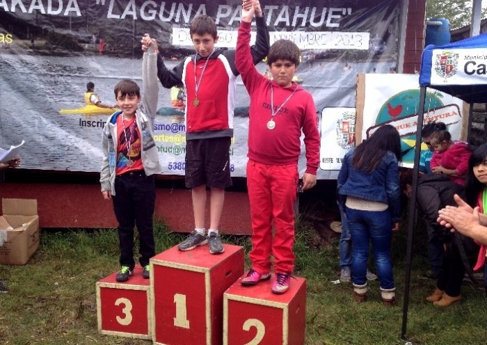 Laguinos obtienen tercer lugar en Campeonato de Canotaje en Castro