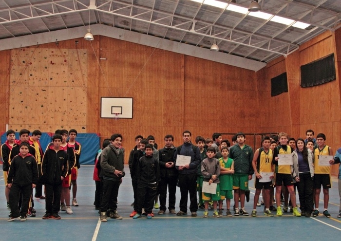 Escuela Nevada ganó Campeonato Escolar Comunal de Básquetbol