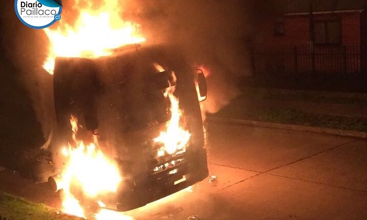 Un camión nuevo y dos automóviles resultaron quemados esta noche en Paillaco