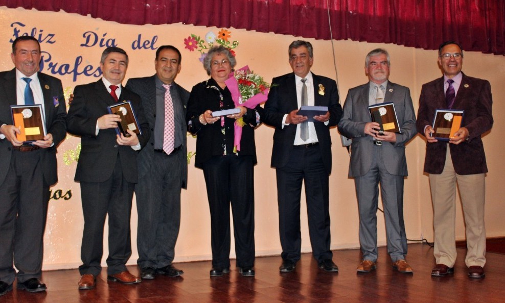 Municipalidad de Los Lagos homenajeó a profesores en su día