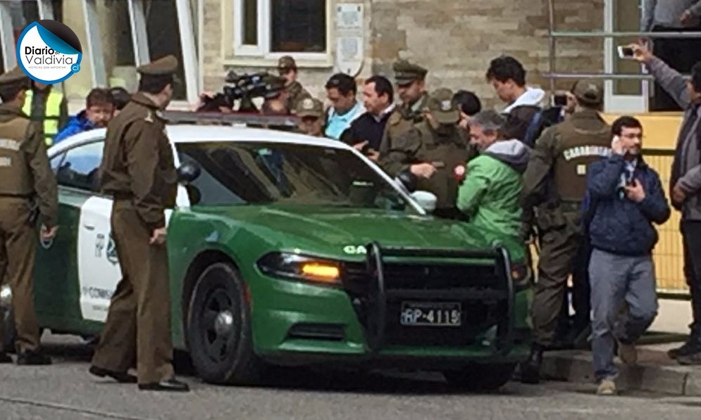 Detuvieron a trabajador que se encadenó a la catedral de Valdivia