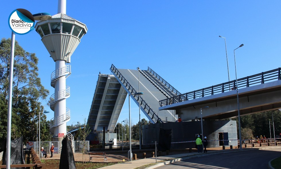 MOP inicia diseño para reparación definitiva del puente Cau Cau de Valdivia