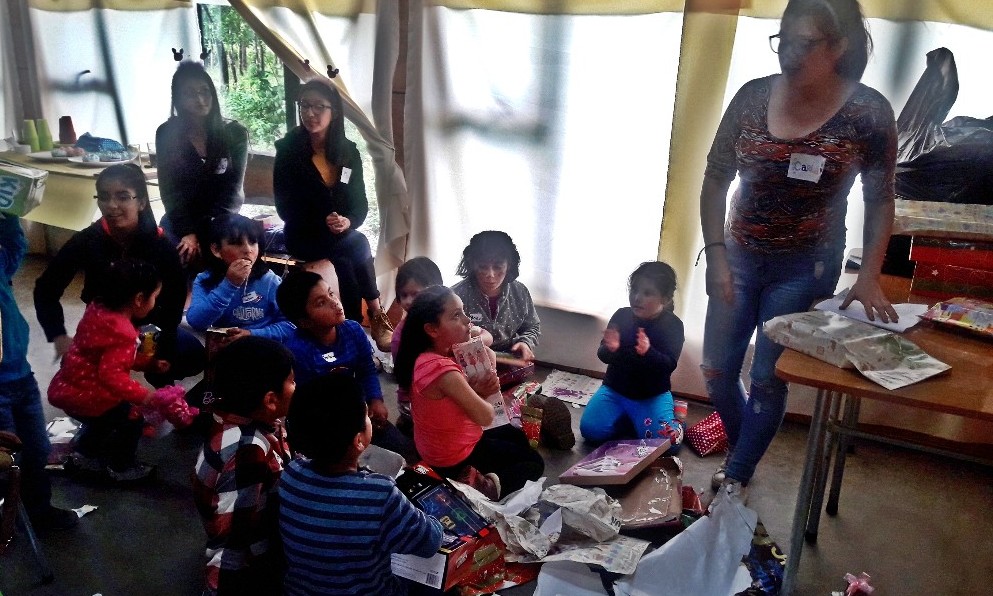 Los Lagos: Niños de Quinchilca disfrutaron de once navideña