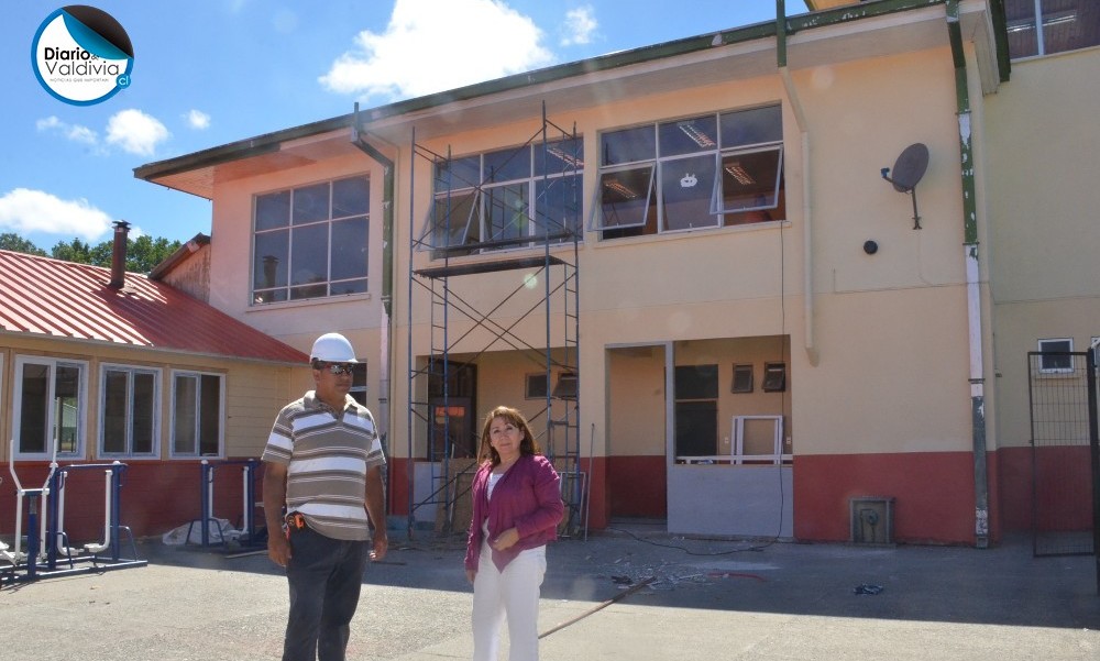 Seremi de Educación visitó obras en establecimiento público en Los Lagos