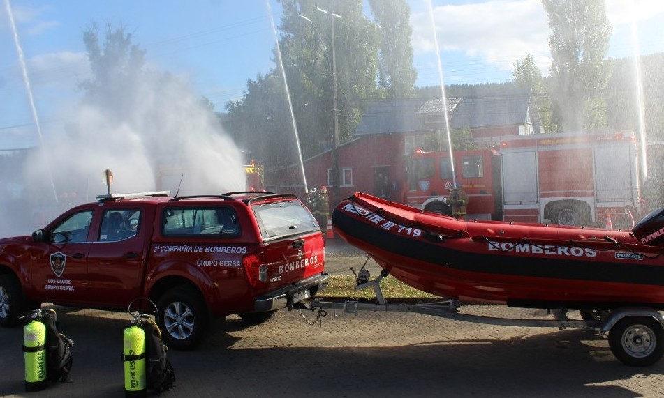 Tercera Compañía  de bomberos  Los Lagos recepcionó vehículo para rescate acuático