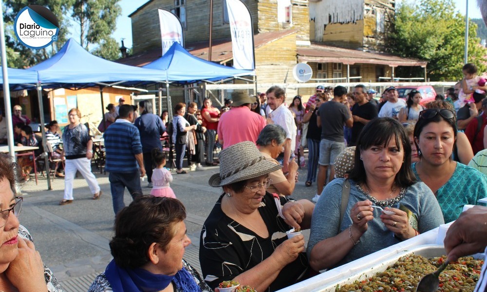 Feria Gastronómica Marina encantó a laguinos en su paso por la comuna