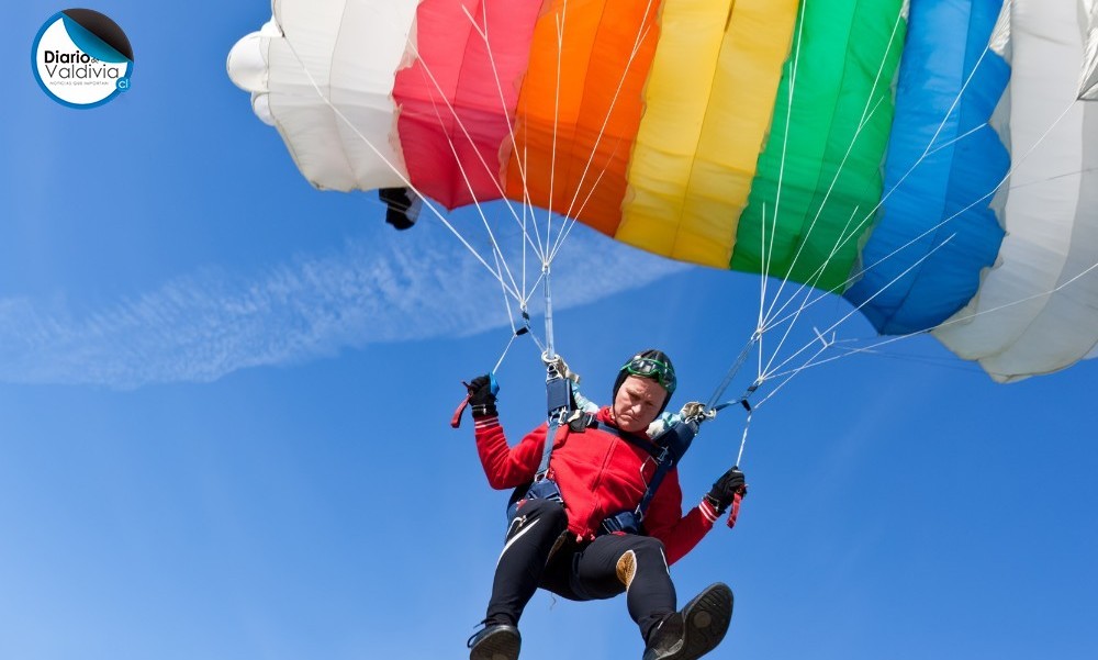 Campeonato de Paracaidismo retorna a las actividades del “Verano en Valdivia”