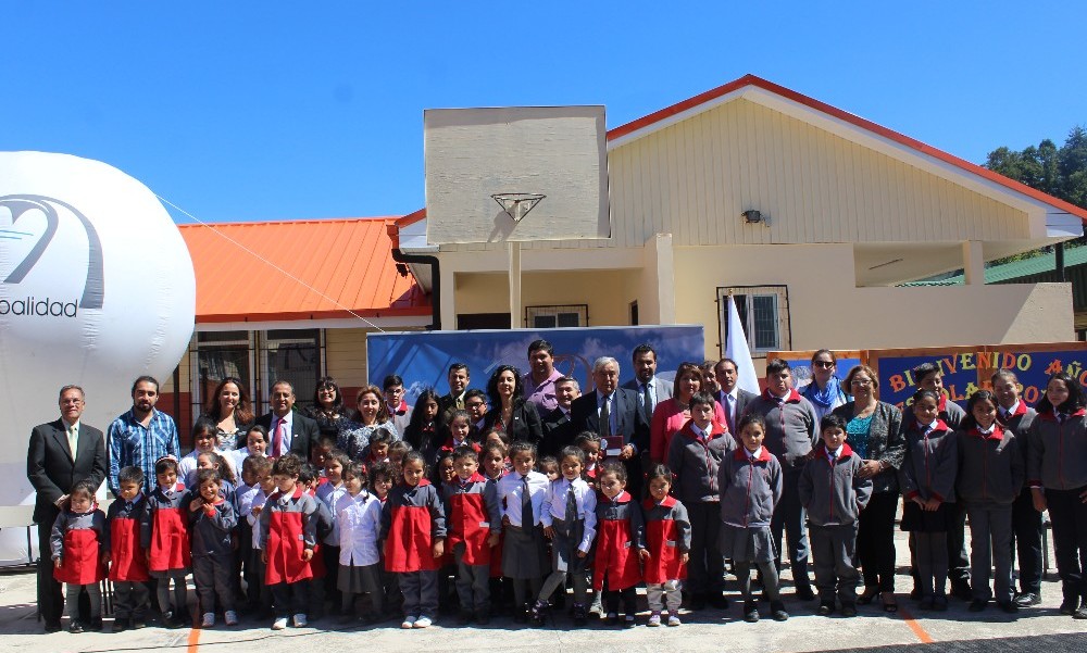 Comunidad escolar laguina dio la bienvenida al año académico en Folilco