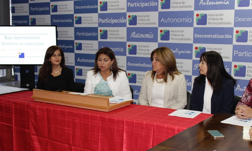Alcaldesa de Paillaco presentó programa de trabajo de Comisión Mujer y Género de la AChM