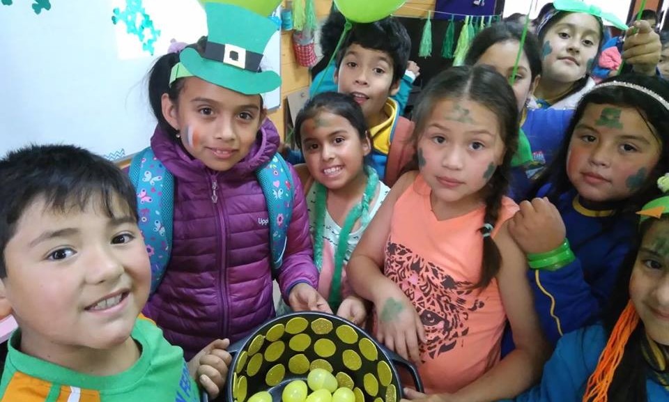 Estudiantes de Pichirropulli reforzaron conocimientos en inglés celebrando St. Patrick´s Day 