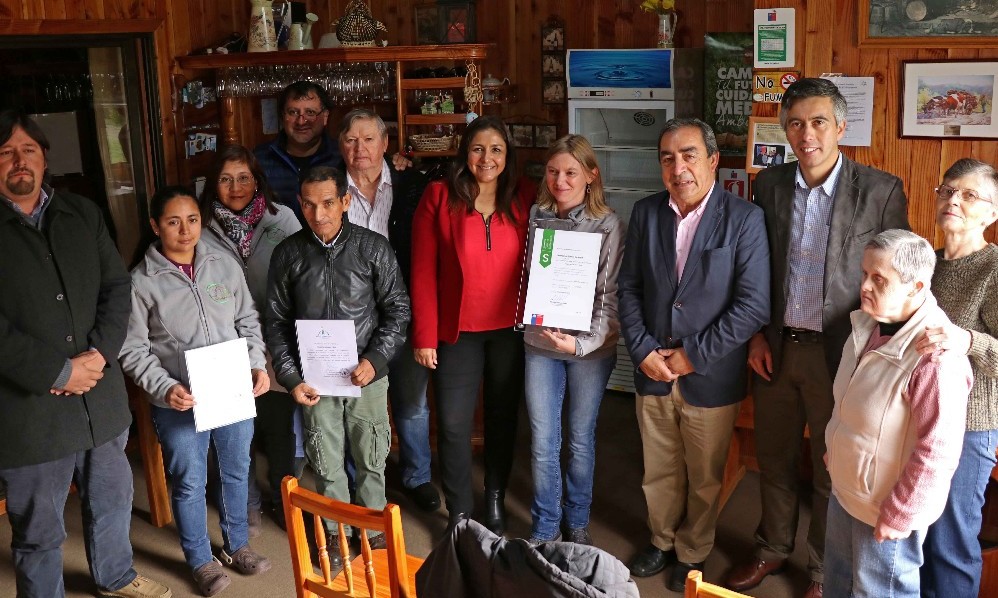 Entregan sellos de Calidad y Sustentabilidad a Cabañas de Mariquina y camping de Valdivia