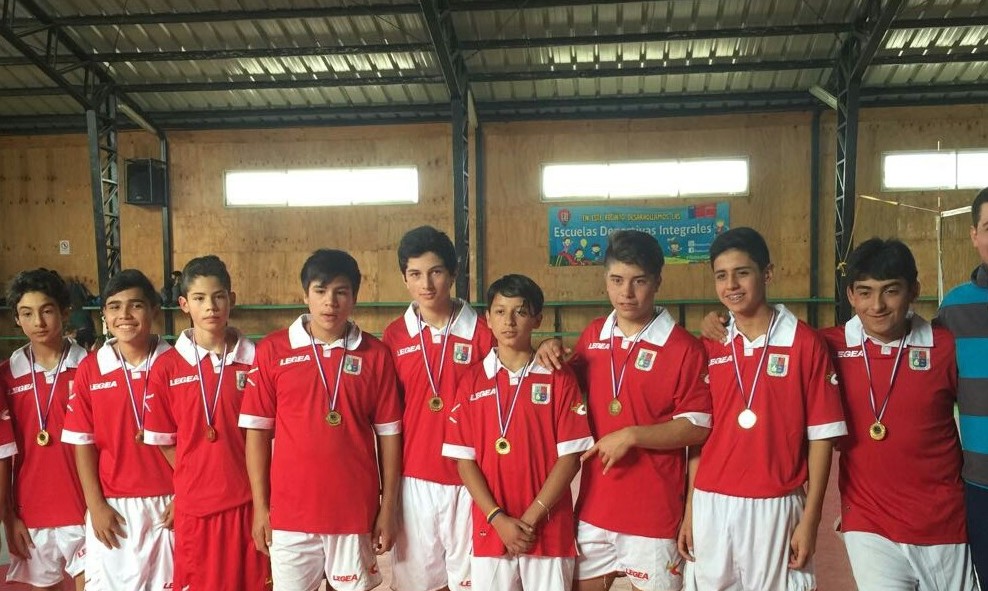 Escuela Nueva España se lució en campeonato comunal de vóleibol varones