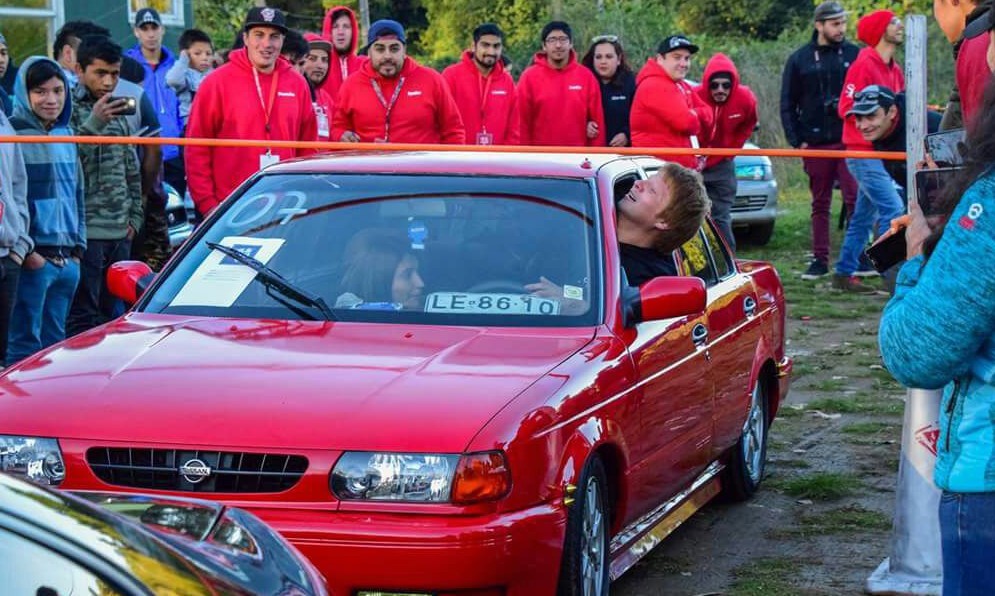 Más de 200 exponentes de “autos tunning” hicieron rugir sus motores en cancha Alderete