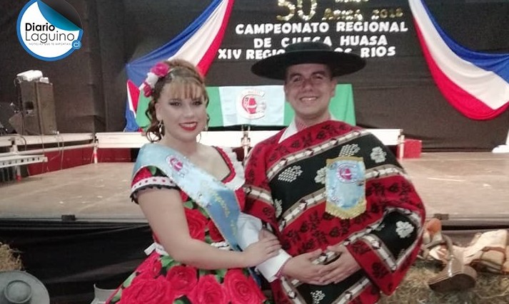 Laguinos ex campeones regionales de cueca entregaron título a valdivianos