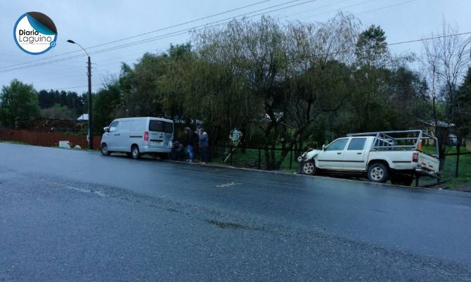 Menor resultó lesionado tras colisión entre furgón y camioneta en Los Lagos