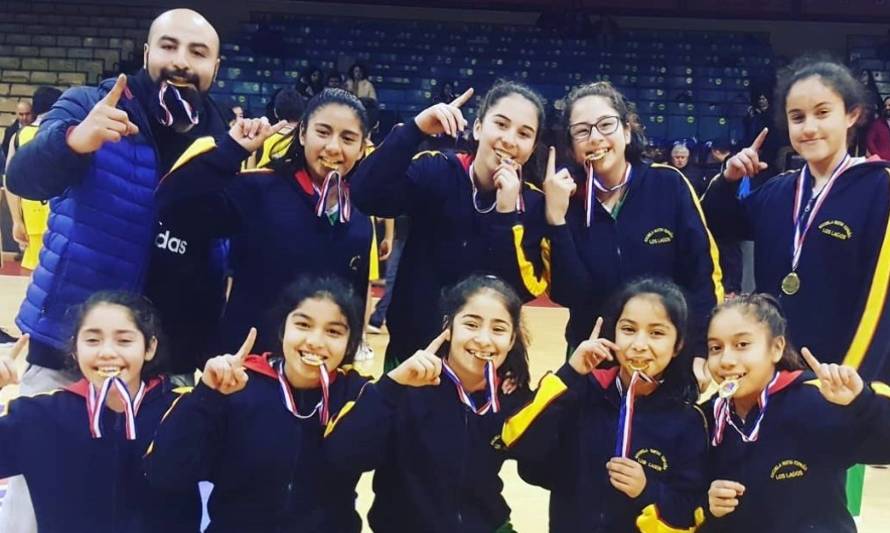 Equipo de escuela Nueva España de Los Lagos va al nacional de básquetbol